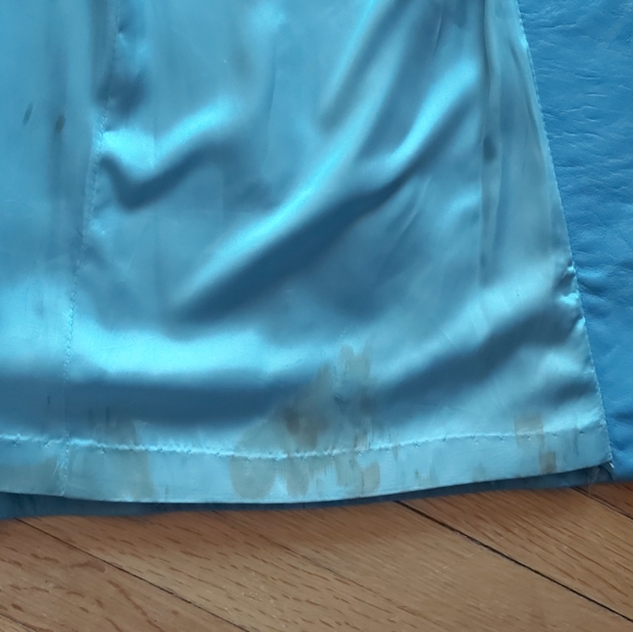 Sensational Sky-Blue Vintage Leather Cape - Picture 5 of 8